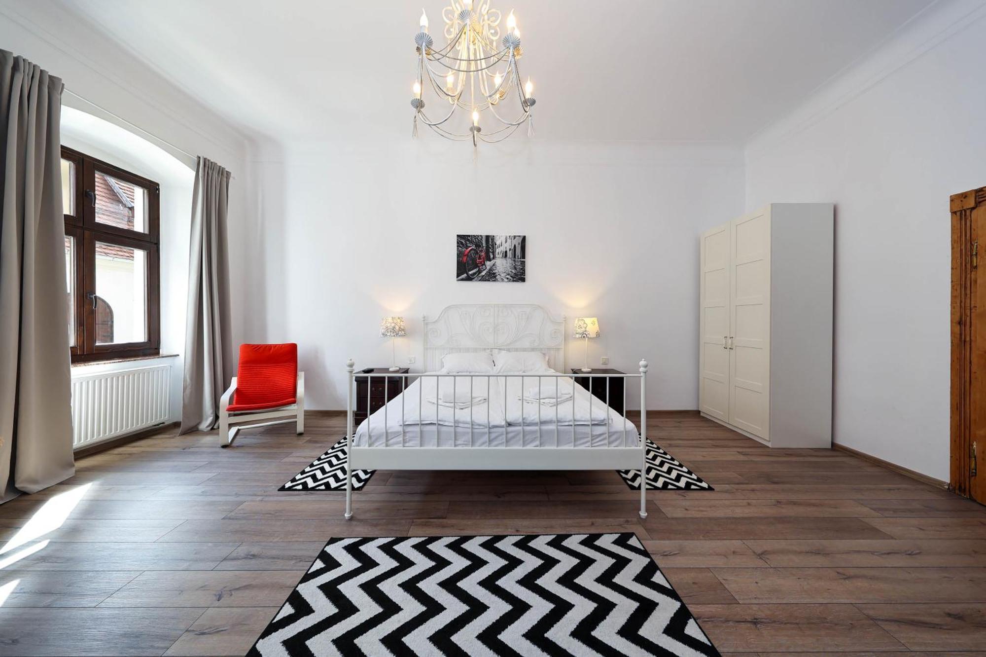 Hirscher Apartments Брашов Номер фото